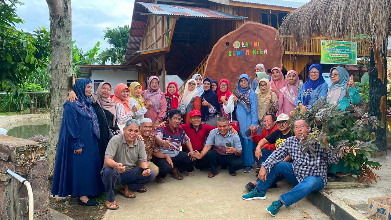 Kegiatan perjalanan wisata ke Kebun Kita